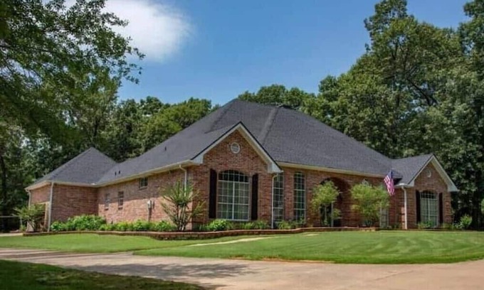 Brookston Casa | Beautiful Resort Home Central to Casino and Paris!