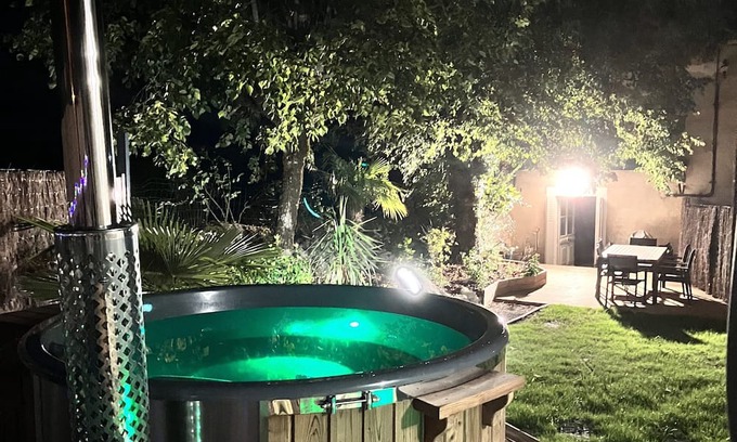 Ceyzerieu Casa | Maison Bohème Avec Bain Nordique. Vélo et Table de Ping-pong. Animaux Bienvenus