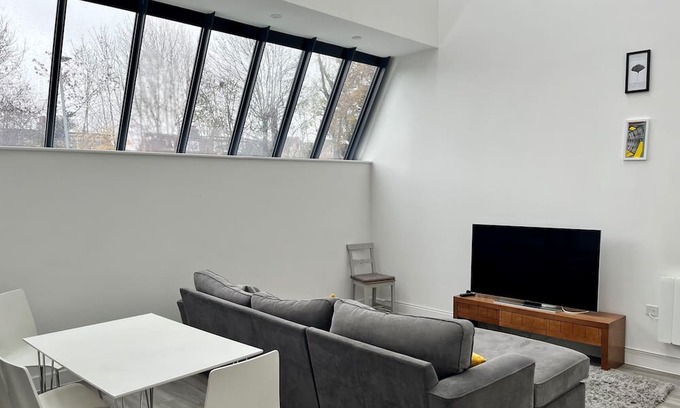 St Albans Casa | Pass the Keys | Stylish Unique 2 Bed Duplex Apartment with Parking