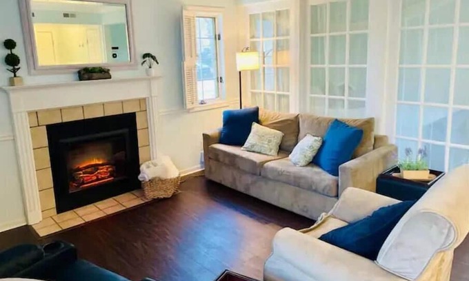 Norwich Condominio | Cozy Villa Spa Retreat - Near Mohegan, Hot Tub, Pools, Sauna, Spa on Premises