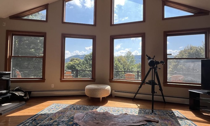 Davenport Casa | Eagle Rock - Renovated 3 bdrm, amazing deck, quiet location