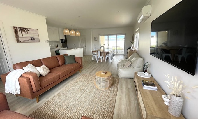 Waterhouse Casa | Brand new holiday home located in the Long Beach area