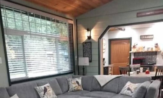 Lewis County Apartamento | 4 Black Birds