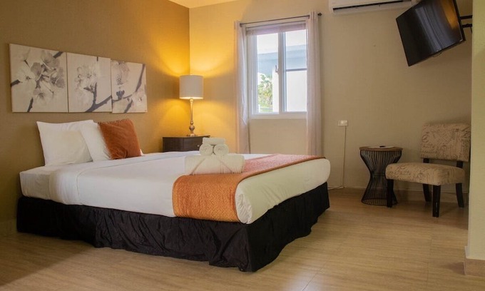 Tamuning Apartamento | Beachfront Studio-Unit 205 Ocean Villa