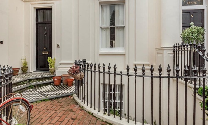 Berwick Cabaña | 4 bedroom accommodation in Hove