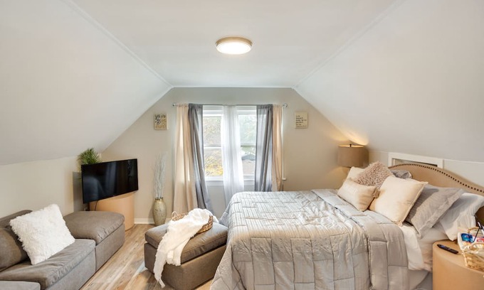 Midway Apartamento | Ideally Located St Paul Studio: 5 Mi to Downtown!