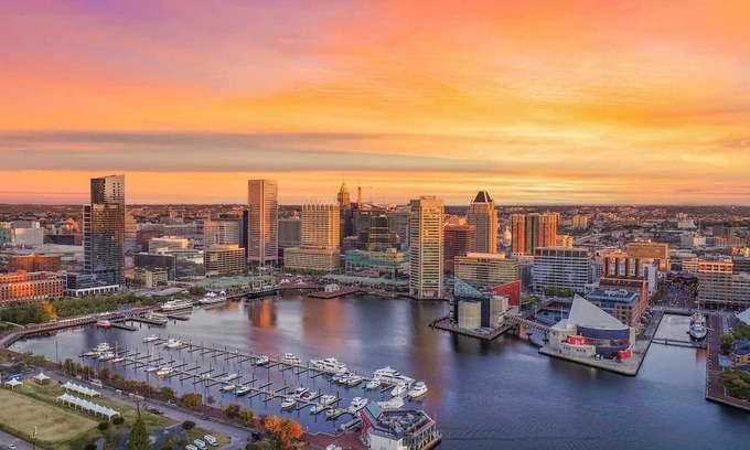 Downtown Baltimore Apartamento | Butchers Hotel- Penthouse Suite- Roof top Skyline!