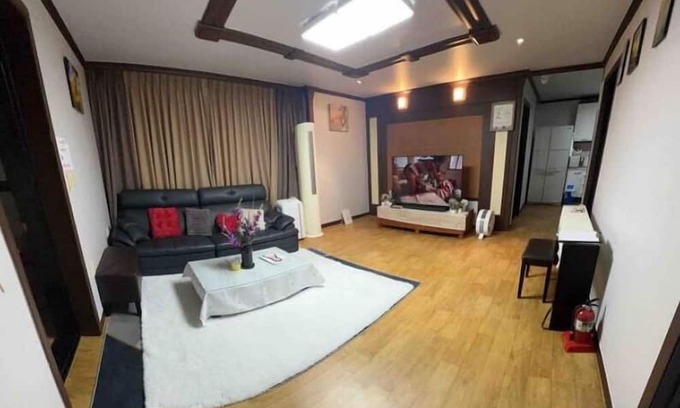 Pyeongtaek Apartamento | Opp walk-in gate Cp Humphreys, Int'l restaurants & health institutions.