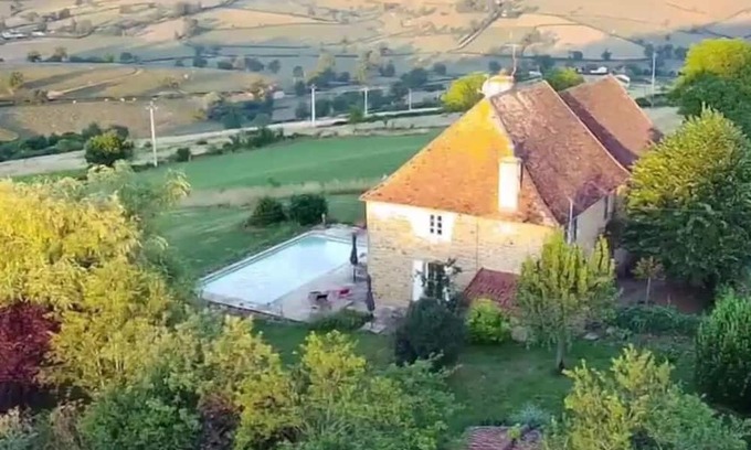 Saint-Julien-de-Civry Casa | Vrbo Property