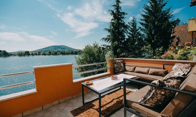 Ogulin Apartamento | Comfortable and spacious apartment with terrace Sabljak Selo, Gorski kotar (A-21683-a)