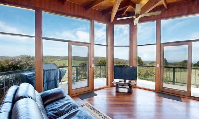 Johanna Cabaña | Tree Frog Cottage on the Great Ocean Road.