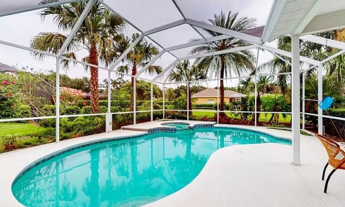River Hills Masters Apartamento | 4 Bedroom 710282 by Houzlet