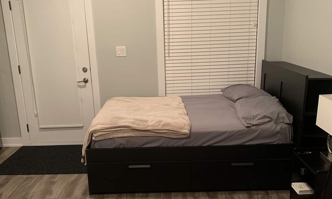 Barrie Apartamento | Clean studio apartment. Home away from home