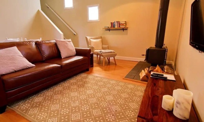 North Lilydale Casa | Tumbledown Barnhouse.