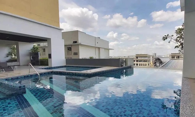 Puchong Apartamento | Sunset view Apt perfect for Biz/Family @ SetiaWalkn
