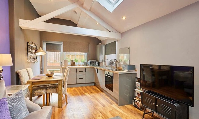 South Charlton Casa | Host & Stay | Majestic Purple