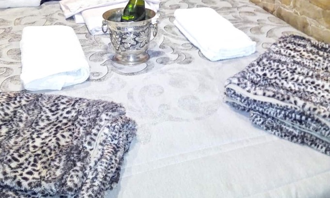 Ubrique Apartamento | Homerez - Beautiful apartement for 2 ppl. with jacuzzi at Ubrique