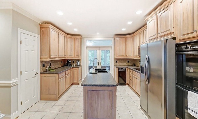 Wessex Square Casa | Stay in Luxury! | King Suite w/Hot Tub!