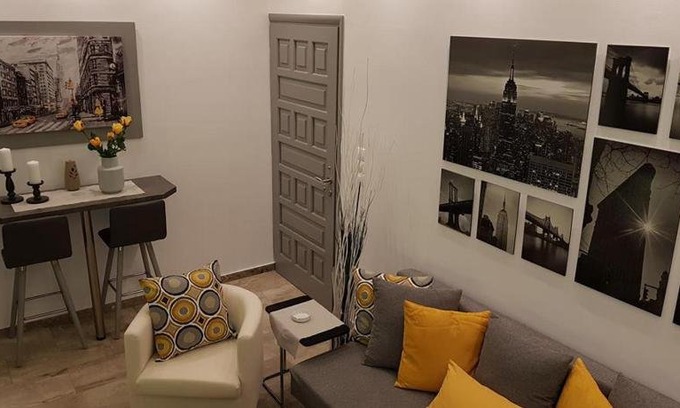 Aigaleo Apartamento | 'Golden Aurora' Apartment With Elegant Style