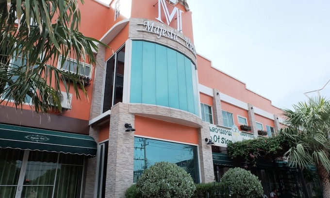 Thanyaburi Hotel | The Loom Rangsit