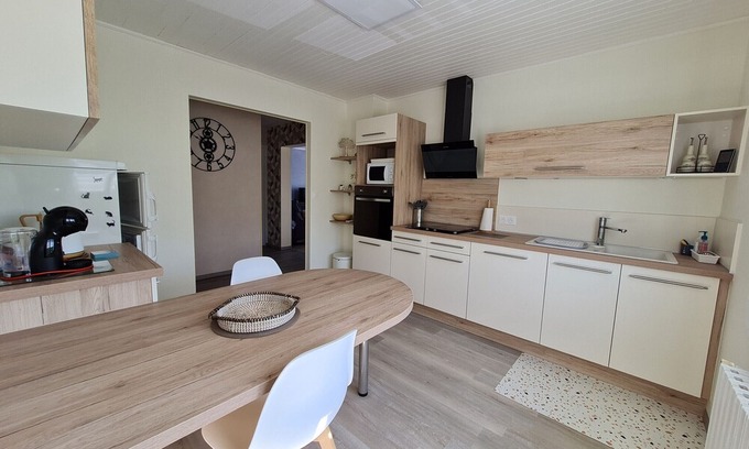 Vilosnes-Haraumont Cabaña | Peaceful Country House with River Views, Near Verdun - Sleeps 5