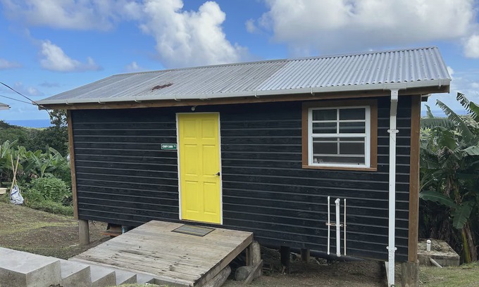 Belmont Cabina | ComfyCabin is rustic with modern amenities, has deck with great view. Peaceful.