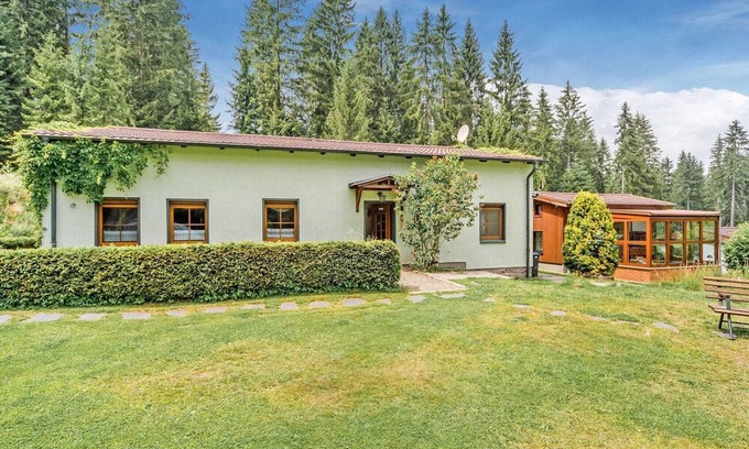 Jagersgrun Casa | Detachted holiday home in the Ore Mountains in a quiet forest location with swimming pool