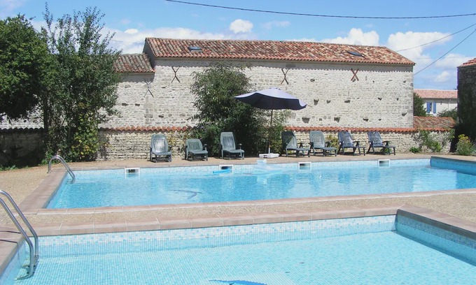 Villeneuve-la-Comtesse Casa | Pegasus Les Constelleations