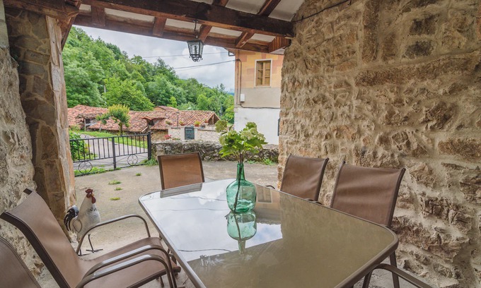 Fresnedo Cabaña | La Carrozal: A Charming Refuge in Asturias