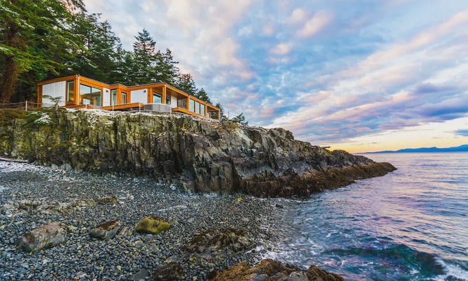 Beachcomber Casa | UNIQUE RESIDENTIAL OCEANFRONT PROPERTY ON VANCOUVER ISLAND