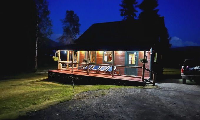 Cusick Cabina | The Hidden Moose Lodge