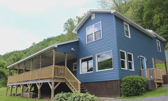 Bellepoint Casa | Stillwater on the New- Riverfront, New River Gorge - 5BR/2BA, Wi-Fi, Huge Porch