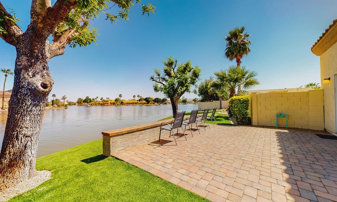 Garden Lakes Casa | Lake in the Desert