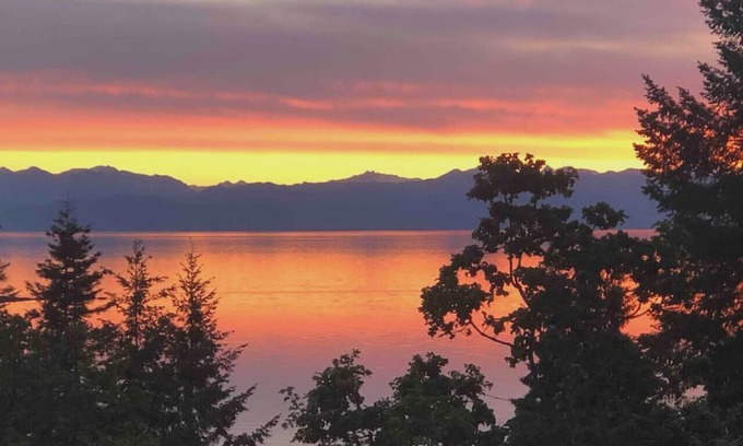 Regional District of Nanaimo Apartamento | Oceanview Guest Suite with Large 2 Person Soaker Tub