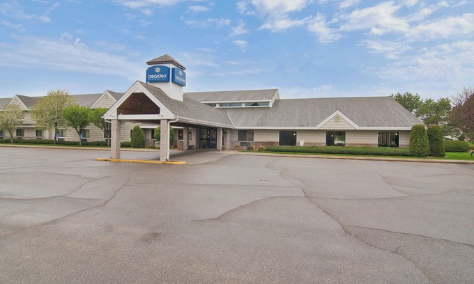 Faribault Hotel | Boarders Inn & Suites by Cobblestone Hotels - Faribault