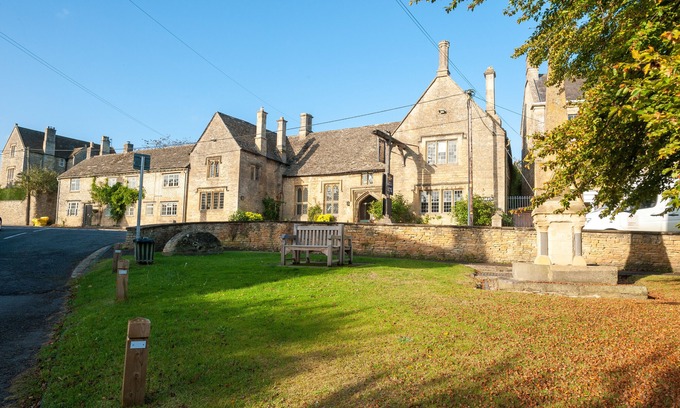 Shipton under Wychwood Hotel | The Crown at Shipton