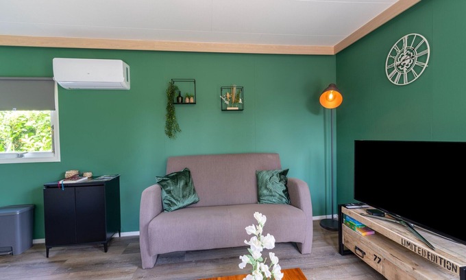 Stegeren Chalet De Esquí | Chalet in Stegeren near Forest and Pond