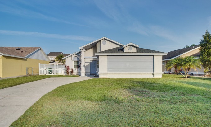 Buena Ventura Lakes Casa | Sunny Kissimmee Home with Pool about 12 Mi to Disney!
