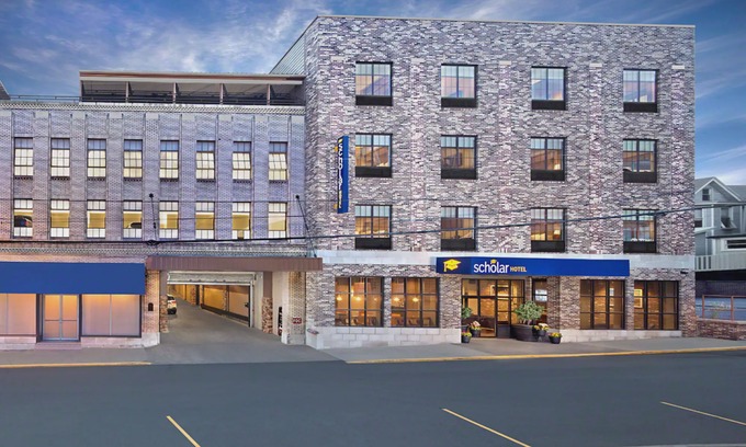 Morgantown Hotel | Scholar Morgantown, Tapestry Collection by Hilton