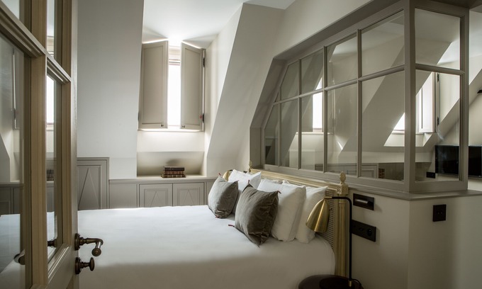 Arsenal Hotel | Charles V