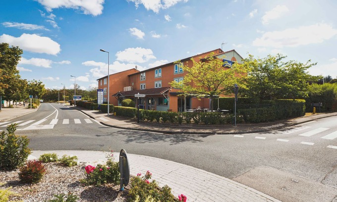 Saint-Genis-Laval Hotel | Kyriad Lyon Sud - Saint Genis Laval