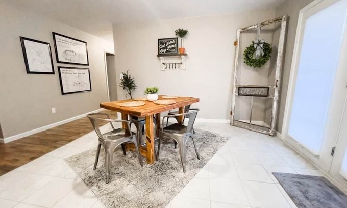 London Casa | The Ranger's Retreat