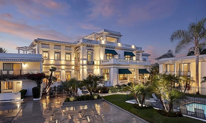 Coronado Casa | Look No More! 2 Units Close to USS Midway Museum! Onsite Pool and Parking!