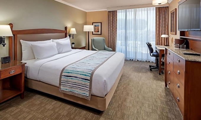 Coronado Casa | Always a Great Idea To Unwind! Beach Access, Heated Pool, Private Parking!