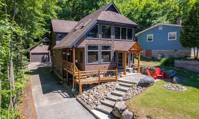 Saranac Lake Casa | Hummingbird Lodge- Lake Views