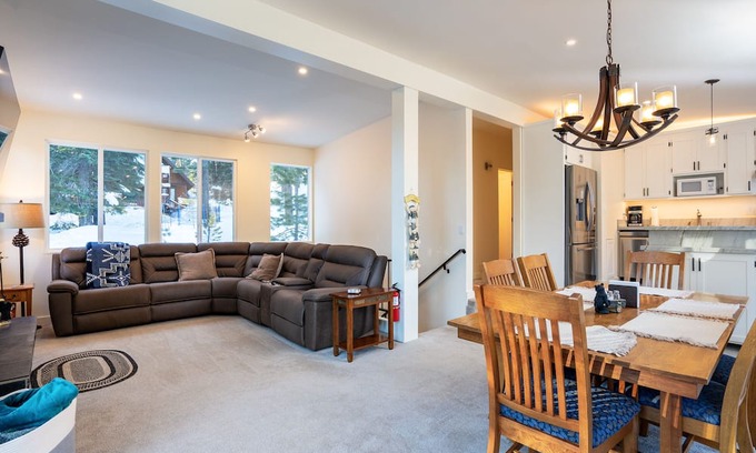 Carnelian Bay Casa | Dog Friendly Home Near Hiking/Biking Trails and Ski Resorts, EV charger