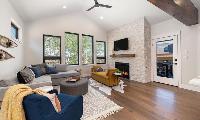 Silvercreek Casa | Brand New Lux Ski in/out Granby, Hot Tub, A/C!