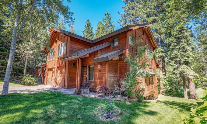 Incline Village Casa | Serenity Townhouse in Incline Village with Community Hot Tub