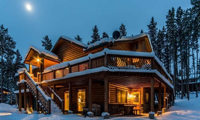 Fraser Casa | Beautiful Rustic Home, 4 BDR + Bonus!