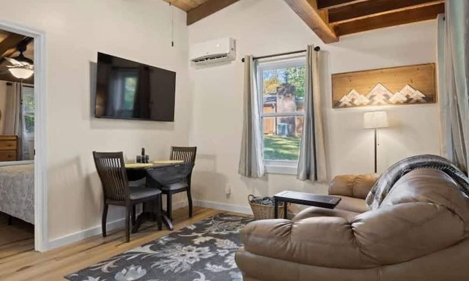 Hendersonville Casa | Sunshine Cottage~$375 Free Activities Daily